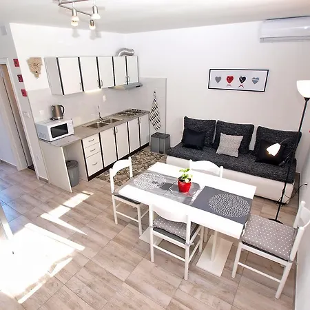 Apartment Nada 1451 Fažana